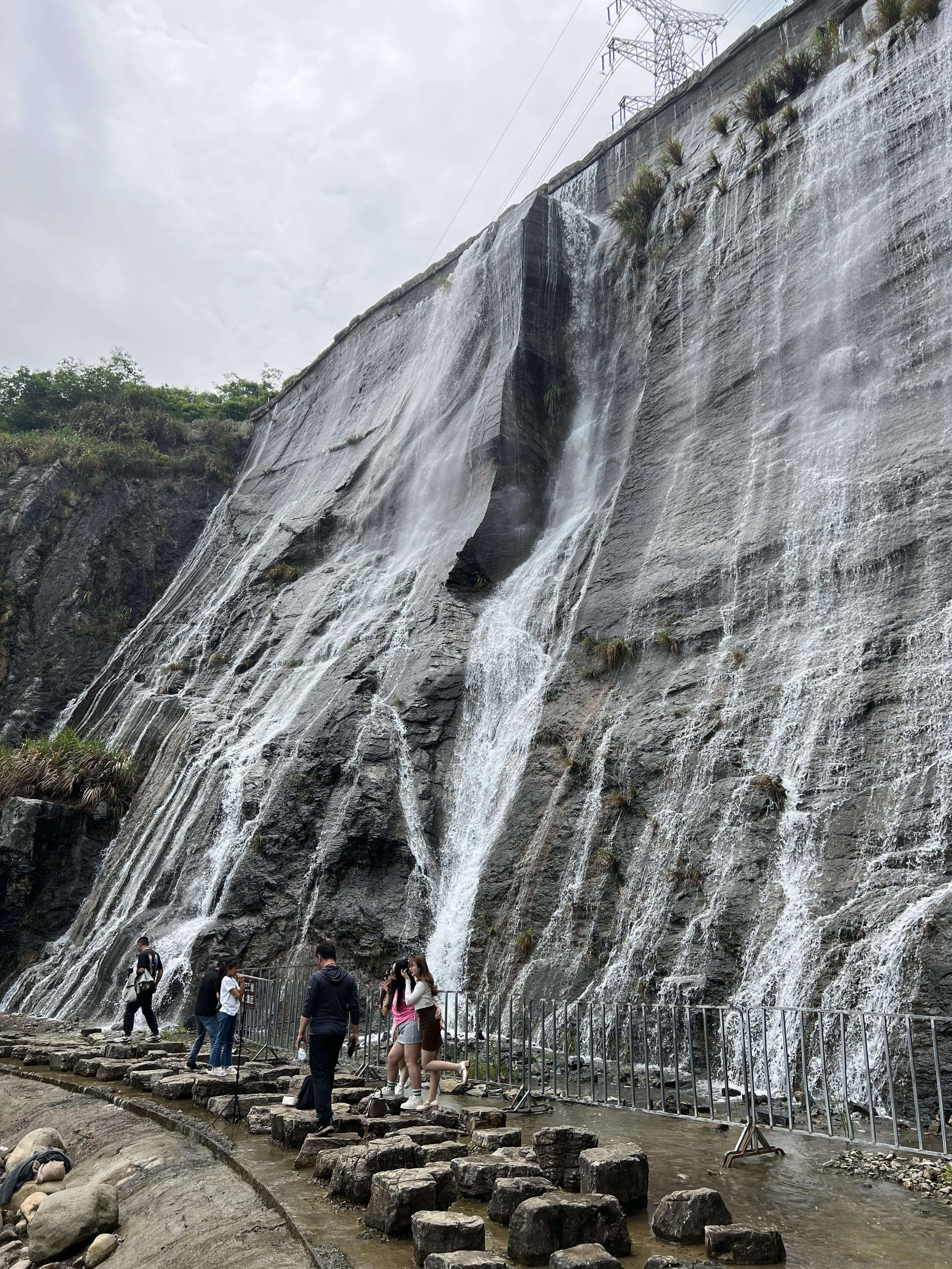 09_waterfall.JPG