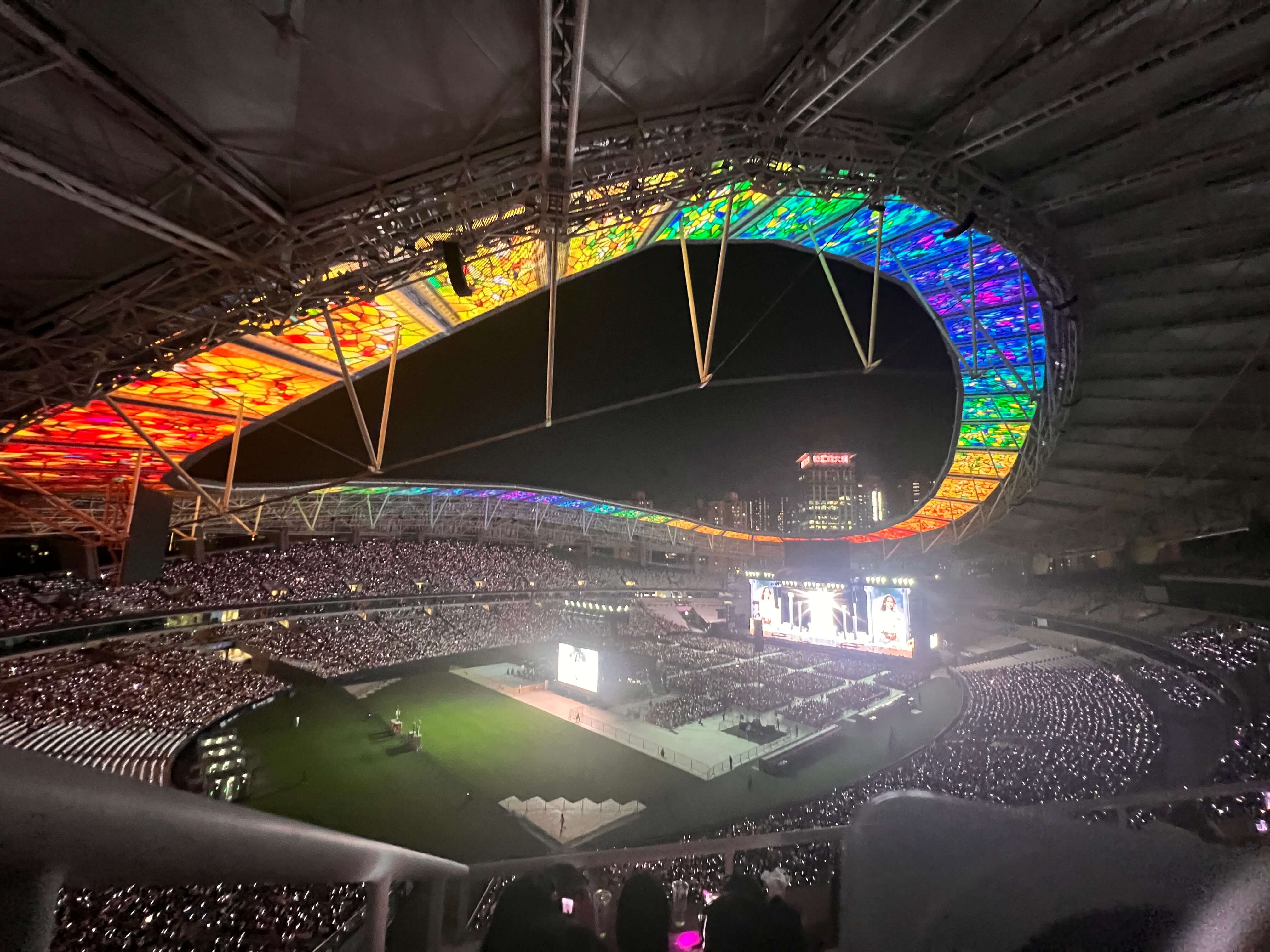 04_stage_colorful2.JPG