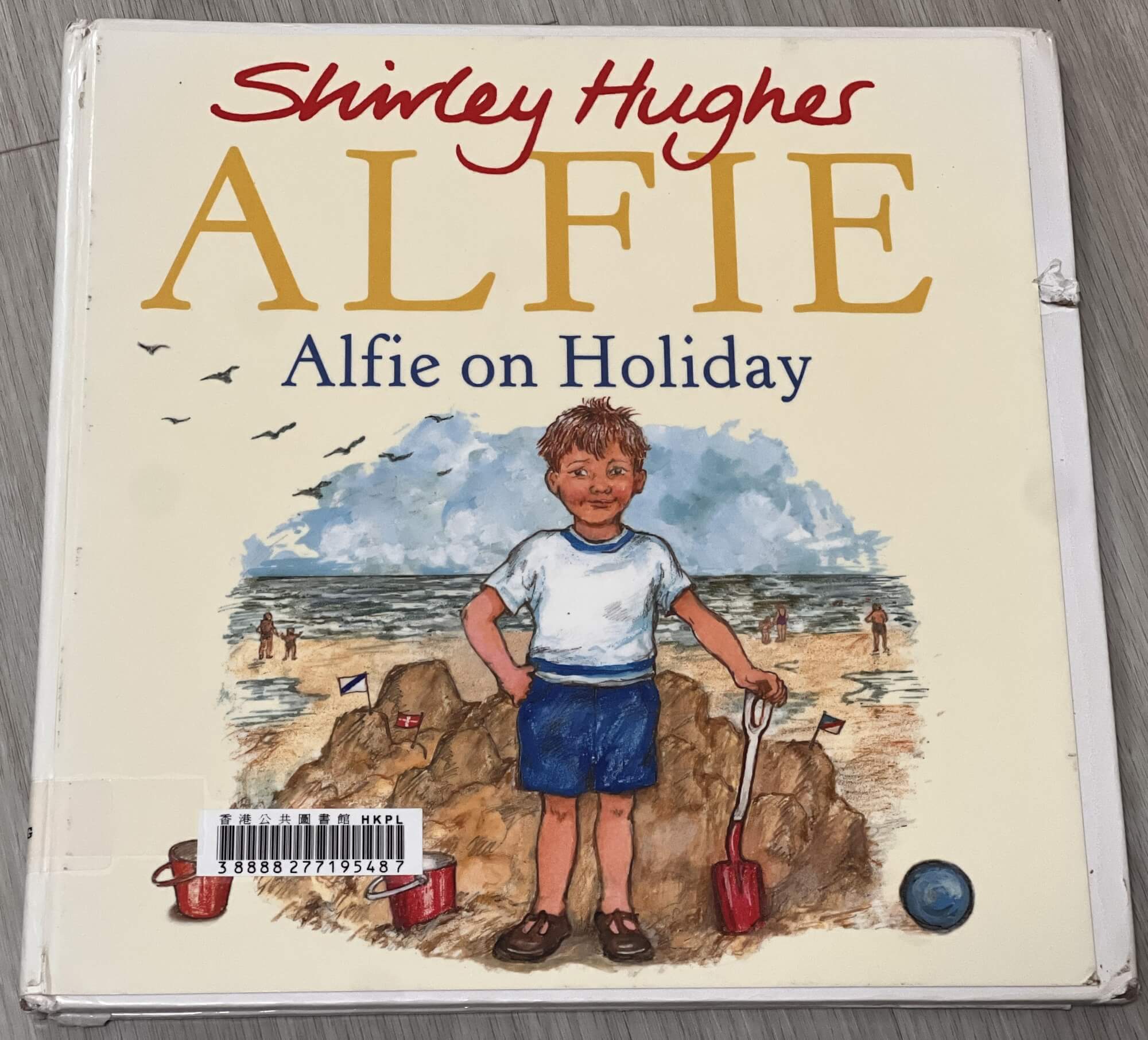 11_Alfie_on_holiday_封面